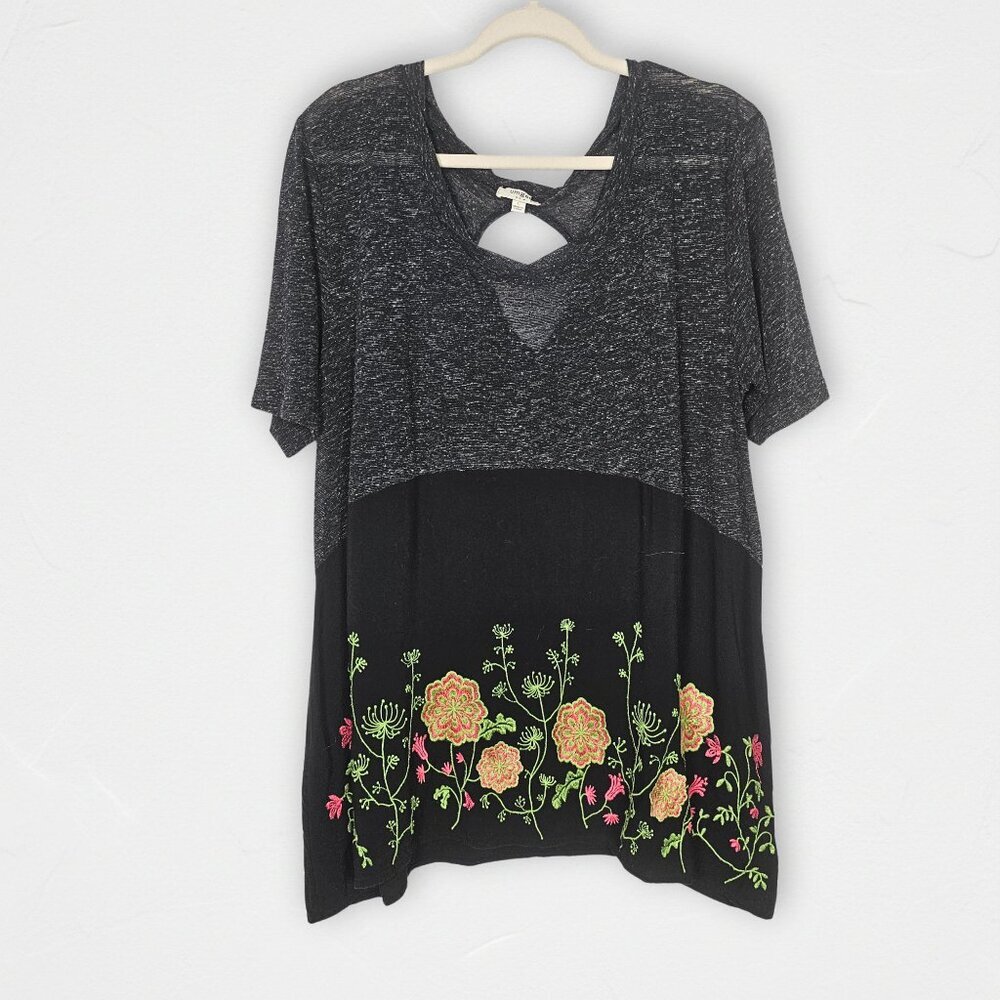 Umgee USA Embroidered Floral Tunic Top Large Black Gray Boho Keyhole Back